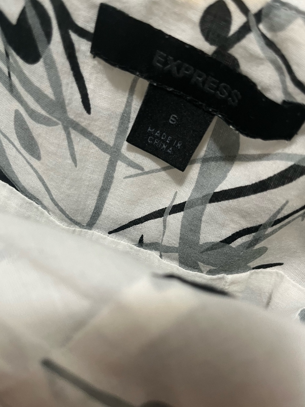 Express Black & White Abstract Print Maxi Skirt - Picture 6 of 6